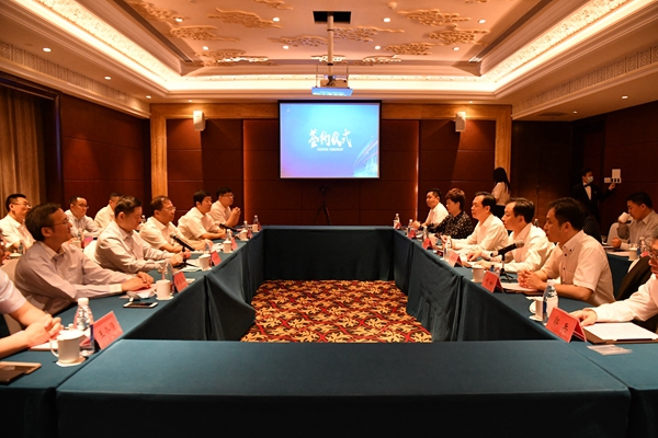 市中區(qū)政府、中國鐵塔山東省分公司、山東三箭集團(tuán)舉行項(xiàng)目合作簽約儀式