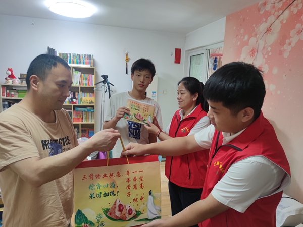 暖心助考，一舉高“粽” ——三箭物業(yè)公司黨支部深入開(kāi)展“亮身份、樹(shù)形象、作貢獻(xiàn)、助發(fā)展”活動(dòng)